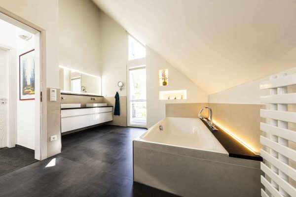 Barrierefreie Badsanierung im Dachgeschoss in Bergedorf 1